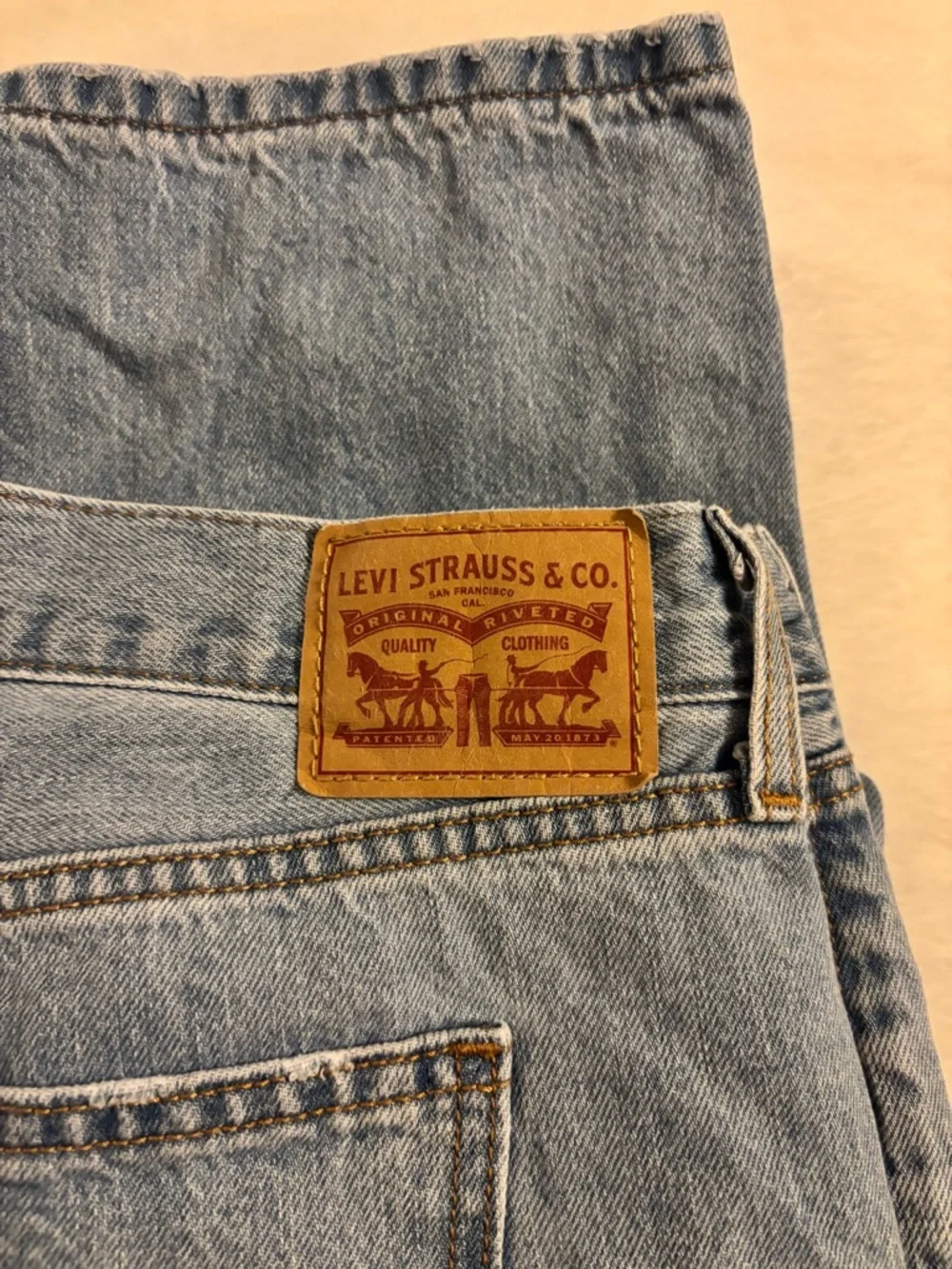 Levi's Light Wash Low Pro Straight Jeans SOLD - Picture 2 of 7